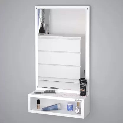 Hanging Wall Mirror – Elegant Home Decor.