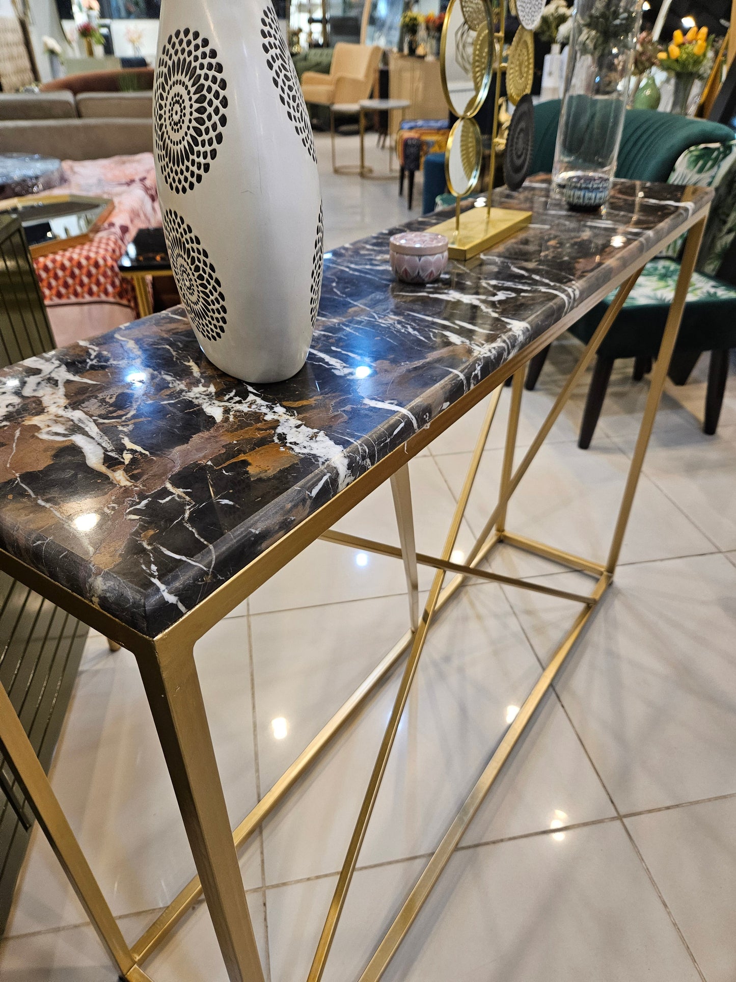 Mate metal console