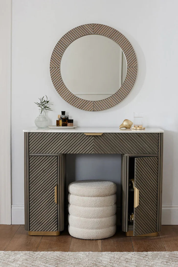 Vegas Dresser