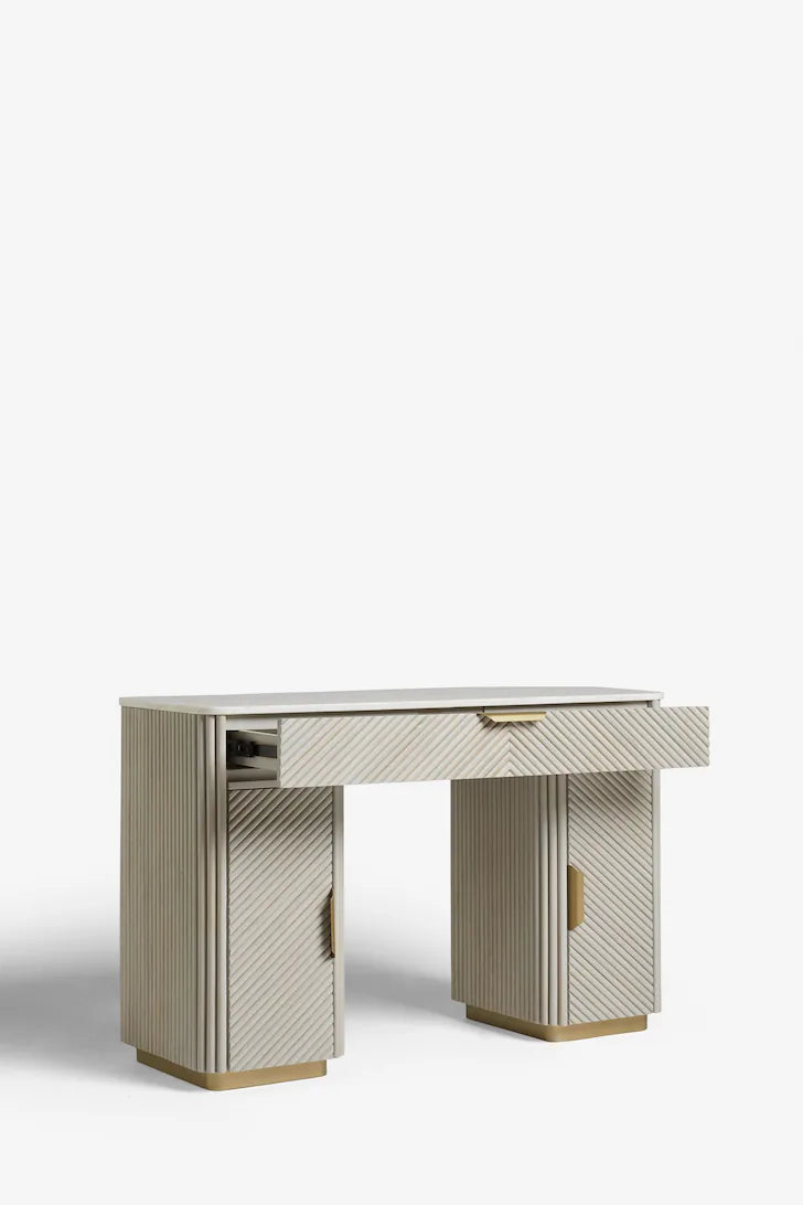 Vegas Dresser