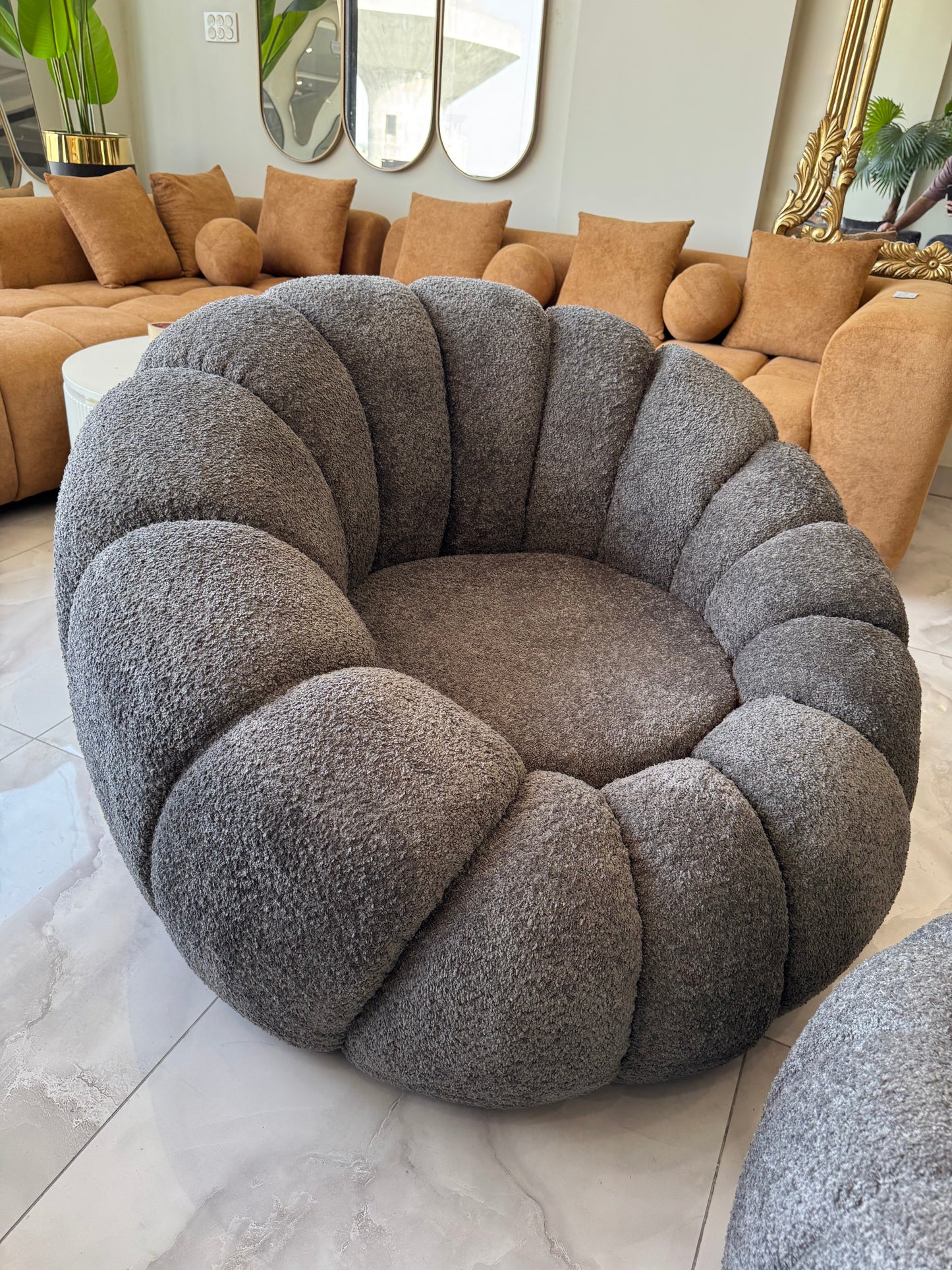 Mia armchair