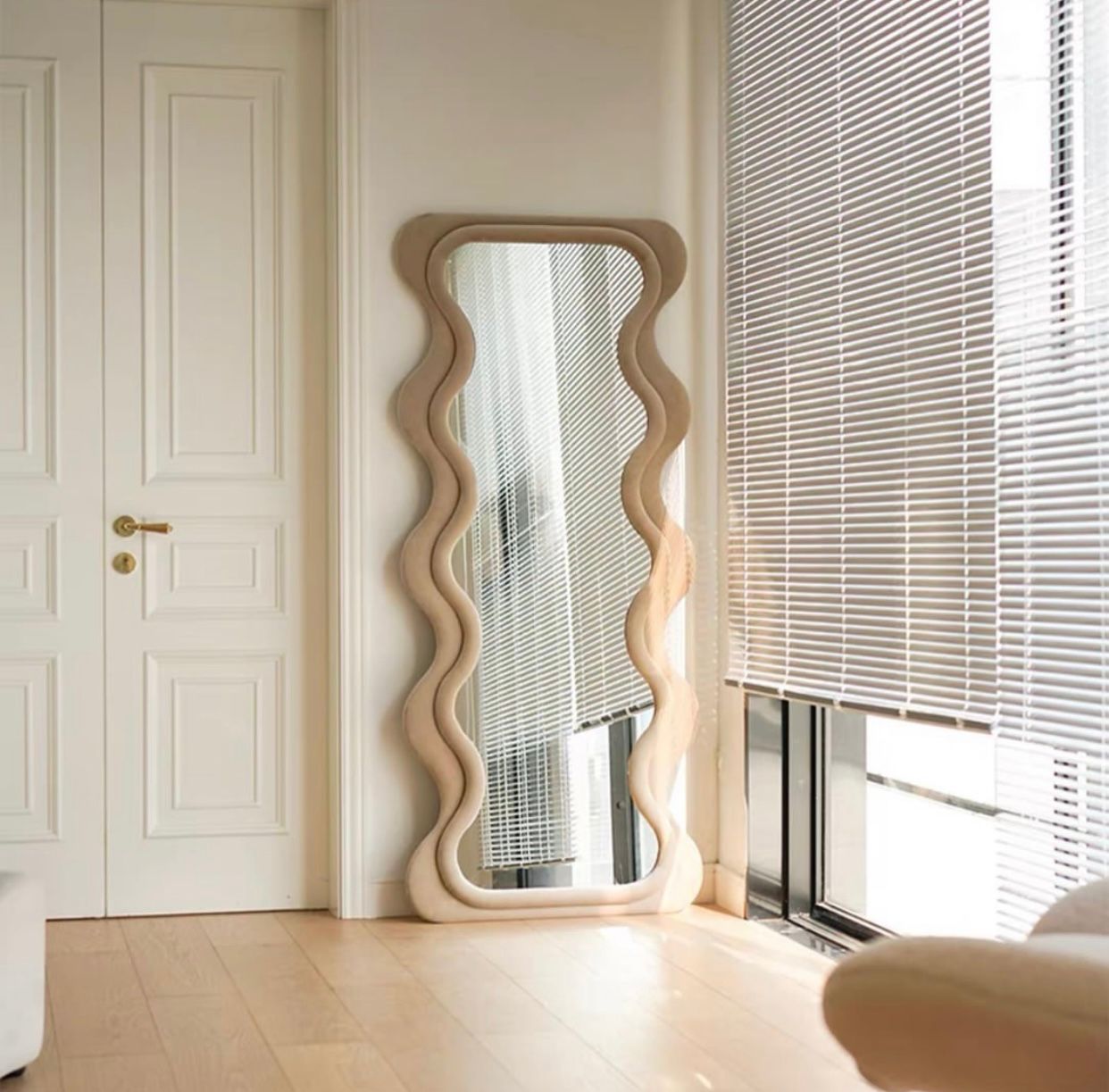 Venus valvet Mirror