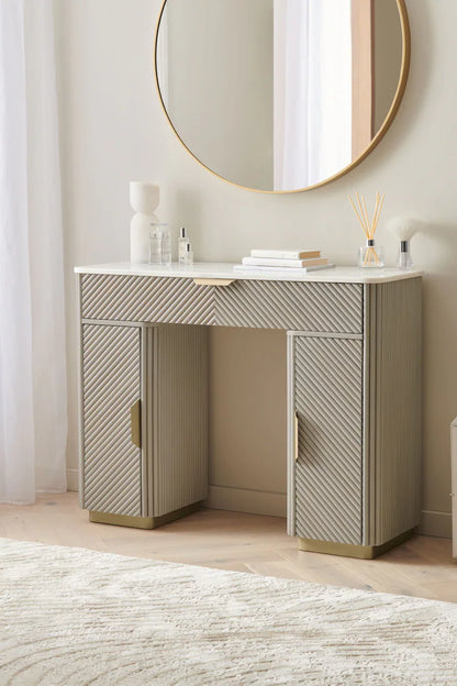 Vegas Dresser