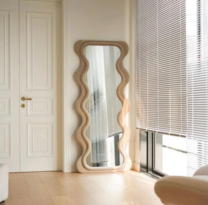 Venus valvet Mirror