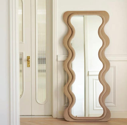 Venus valvet Mirror