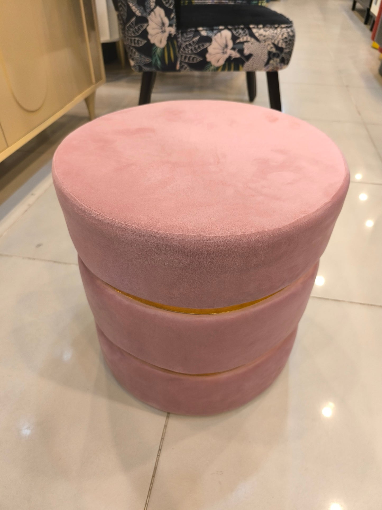 Ottoman Pouf: Stylish Sofa Chair for Seating Comfort